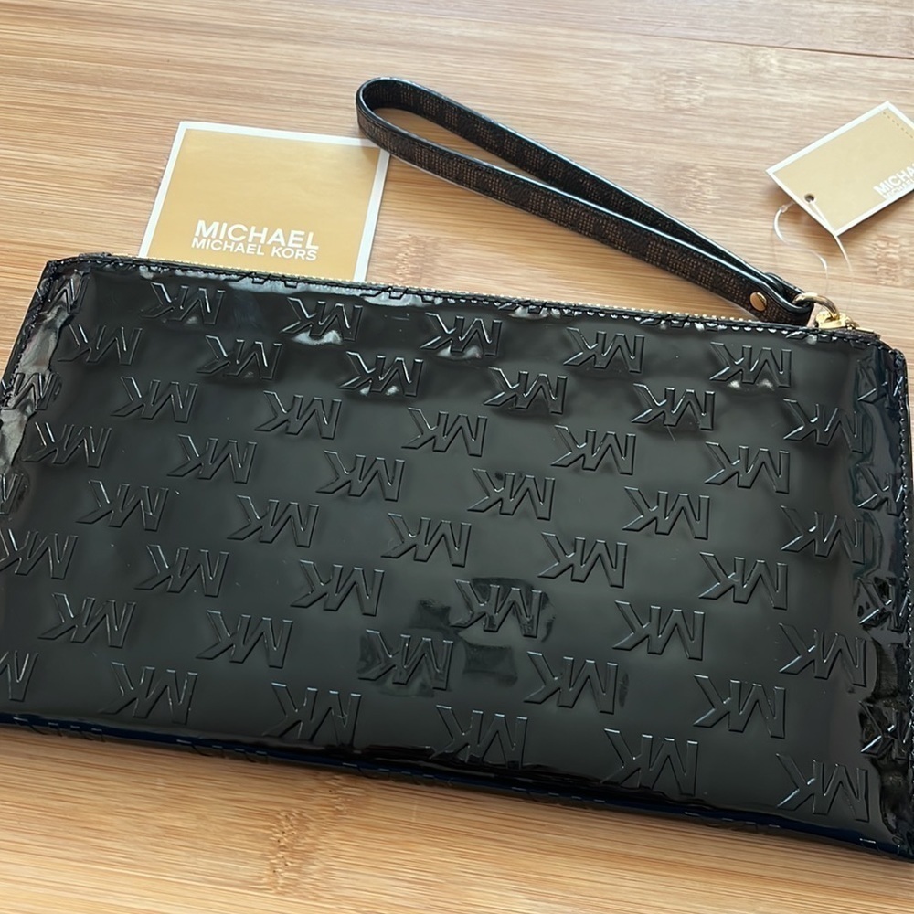 Brand New Michael Kors Patent Leather Embossed Black Large Zip Clutch Wristlet - Picture 8 of 16